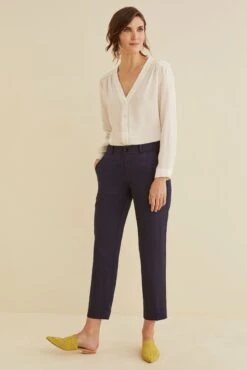 Oralie Pants - ReAmour -Outlet Sleek Vest Store Oralie Navy 5012 web 483736c8 193c 49eb 852c 89b45529ba94