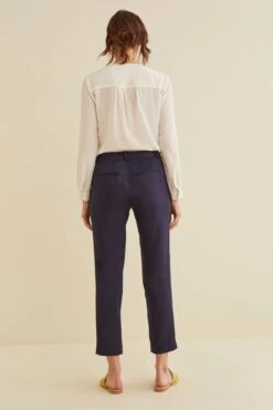 Oralie Pants - ReAmour -Outlet Sleek Vest Store Oralie Navy 5021 web 19f981c8 c3d0 4ff4 a263 ce74f32f730c