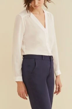 Oralie Pants - ReAmour -Outlet Sleek Vest Store Oralie Navy 5050 web 2c711e6a d253 48e9 924a 008a25c3fe15